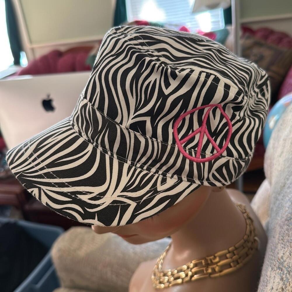777 Lucky animal print adjustable hat with pink peace sign - Picture 2 of 10